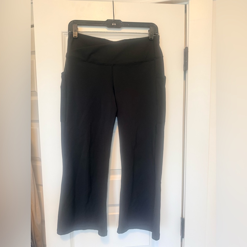 Chic Black Flare Yoga Capris